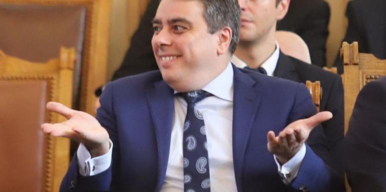 Асен Василев прокарва кабинета и без 121 депутати. Трикът!